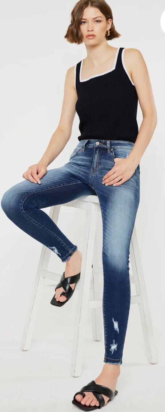 Kancan women’s Molly Mid Rise Super Skinny Jeans size 13/30